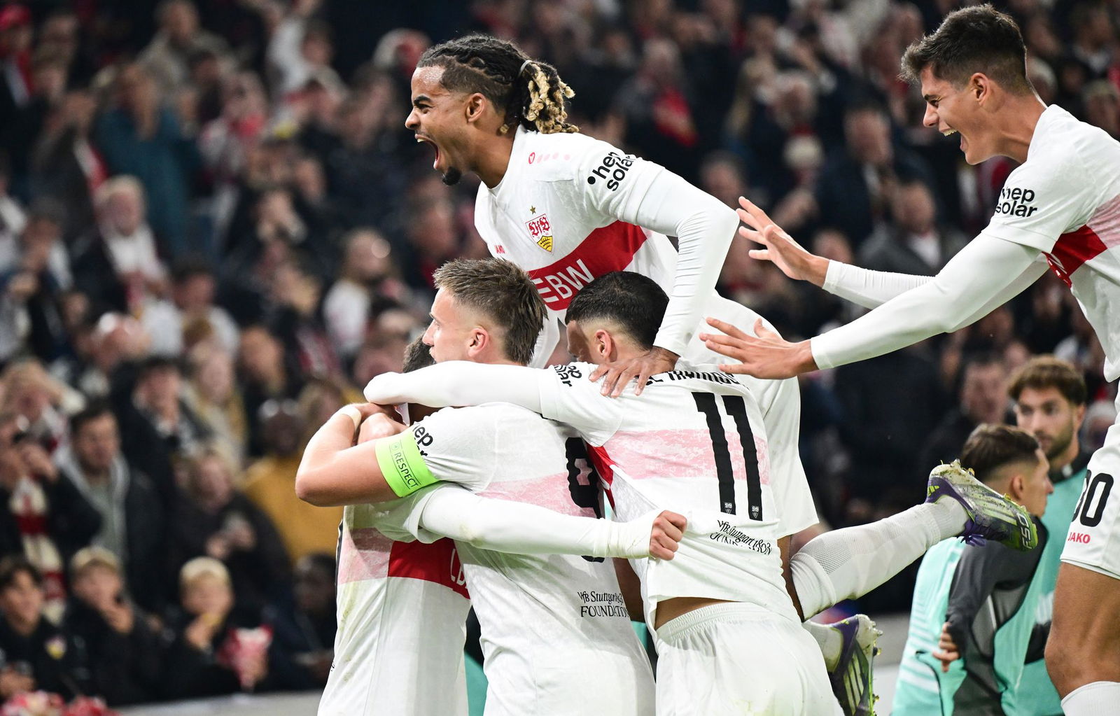 Kollektiver Jubel: Der VfB freut sich über das 1:0 gegen Vigo.