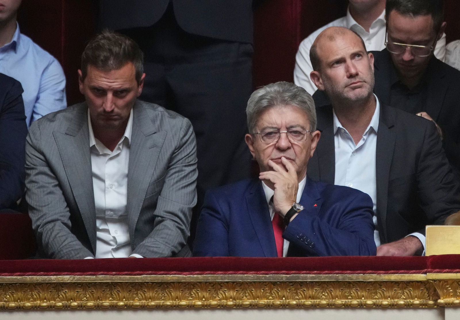 Die Linkspartei fordert nach dem Sturz von Bayrous Regierung auch den Rücktritt von Präsident Emmanuel Macron.