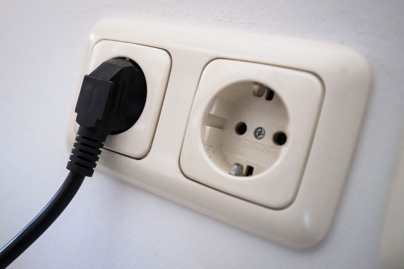 Eine Ursache für den Stromausfall sei wohl ein defektes Erdkabel gewesen. (Symbolbild)