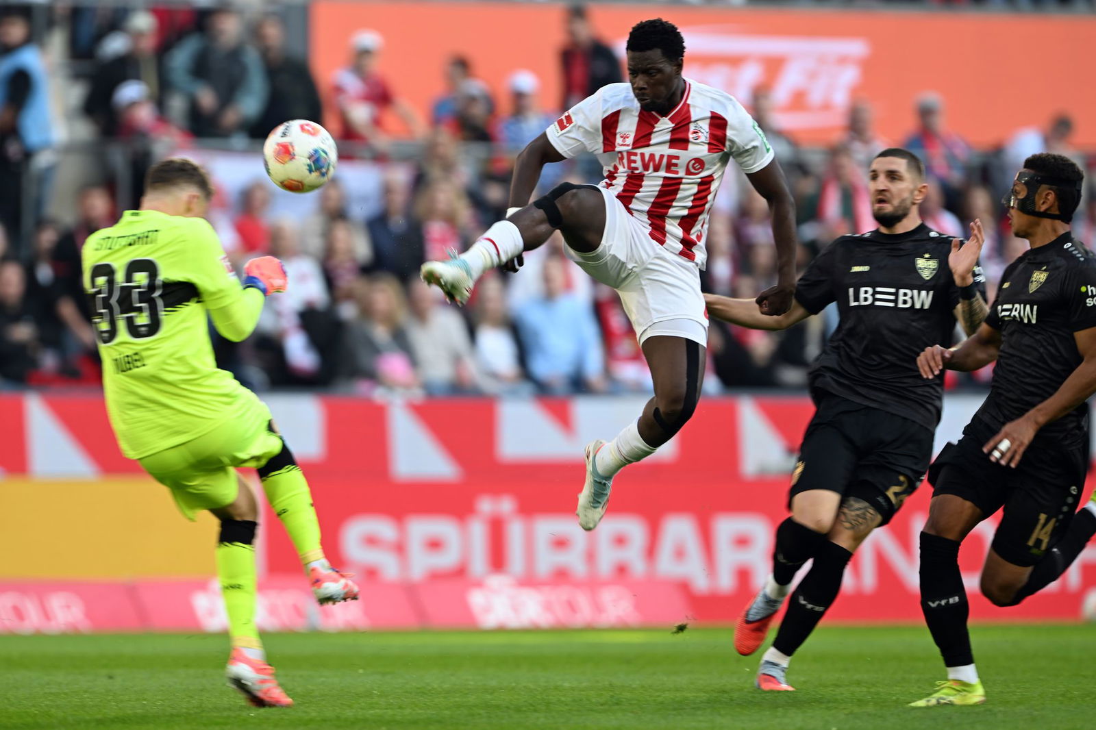 Der 1. FC Köln und der VfB Stuttgart lieferten sich ein umkämpftes Duell.