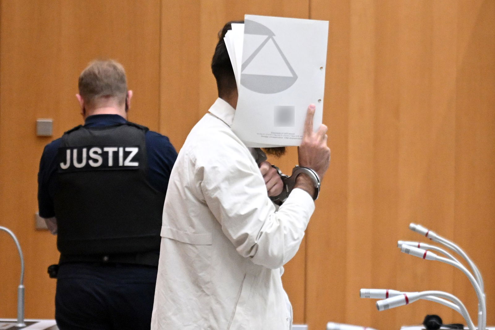 Sulaiman A. und auch alle anderen Verfahrensbeteiligten haben das Urteil lebenslange Haft wegen Mordes akzeptiert. (Archivbild)