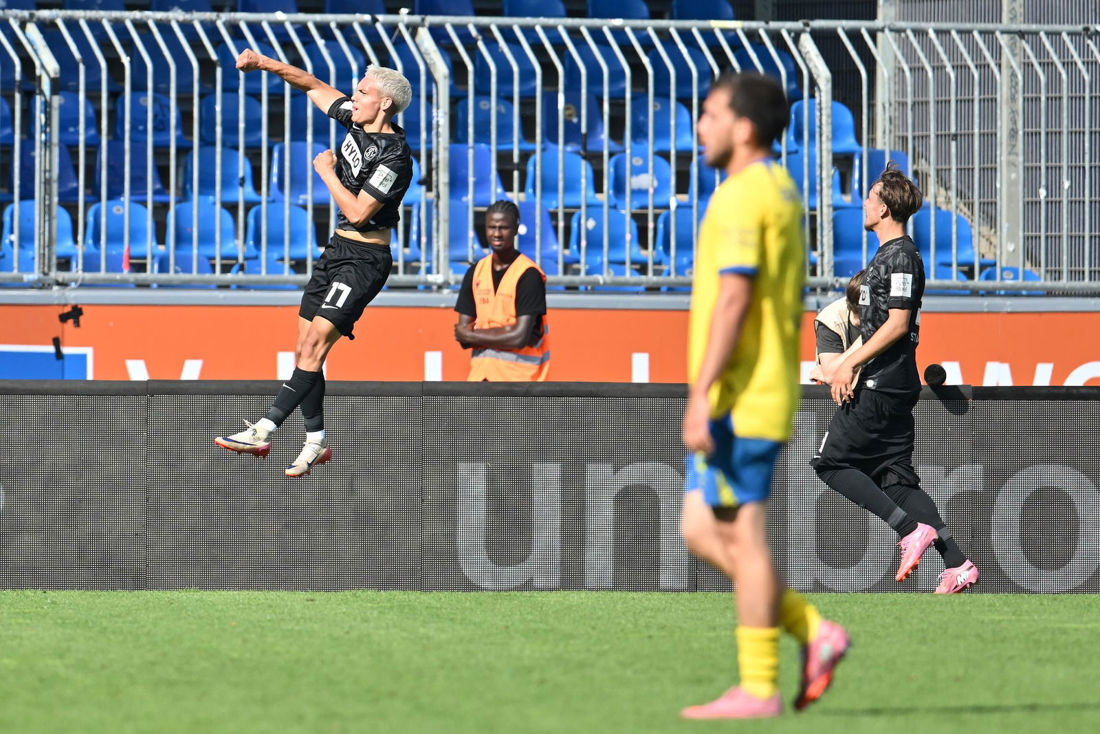 Frederik Schmahl (l) sorgt für den Endstand.