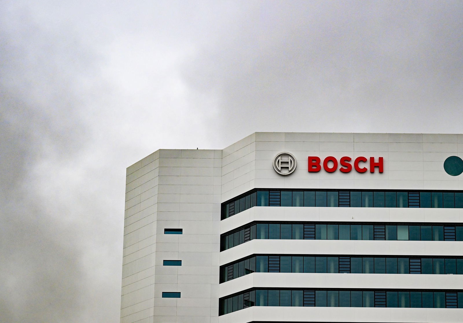 Autozulieferer Bosch will weitere Stellen abbauen. (Archivbild)