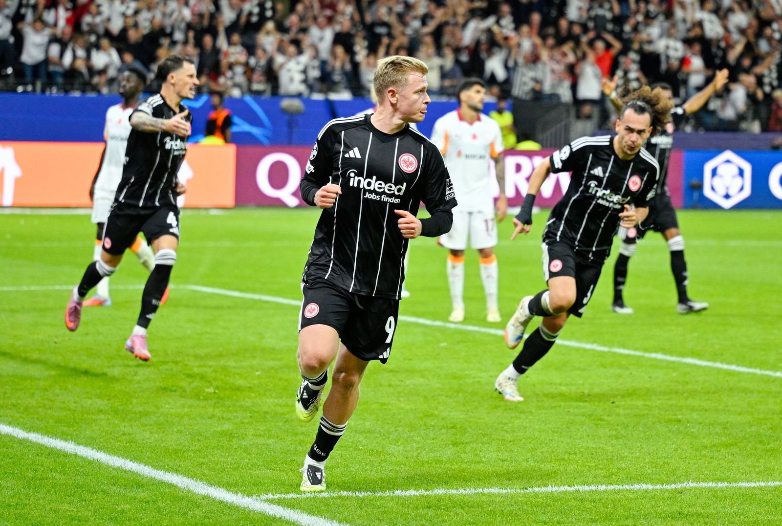 Jonathan Burkardt hat seine ersten Tore für Eintracht Frankfurt erzielt.