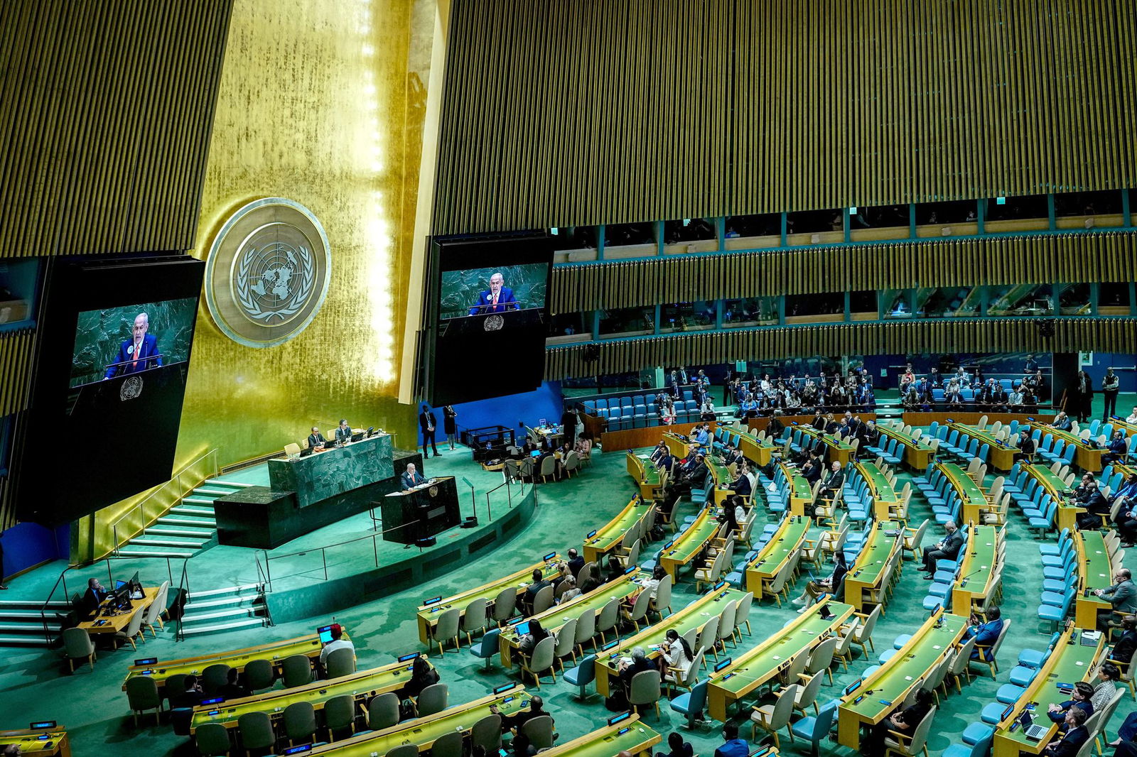 Viele Plätze blieben bei Netanjahus Auftritt leer.