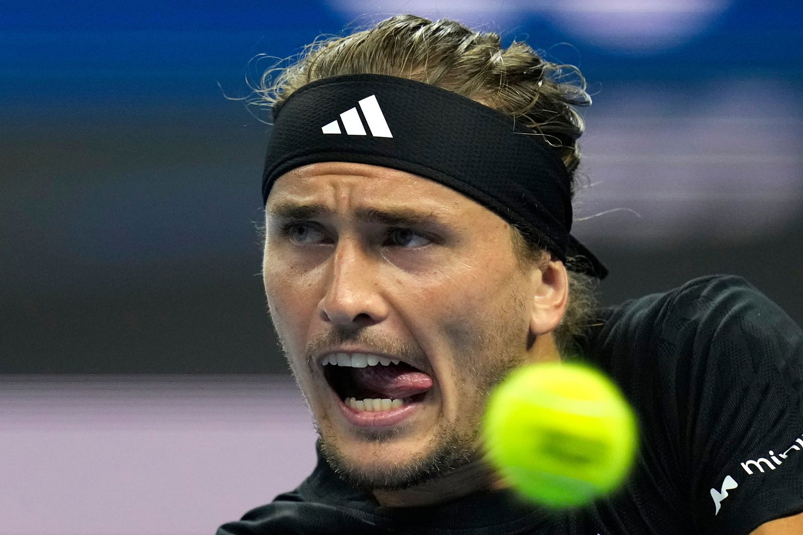 Alexander Zverev gewinnt souverän gegen den Italiener Lorenzo Sonego.