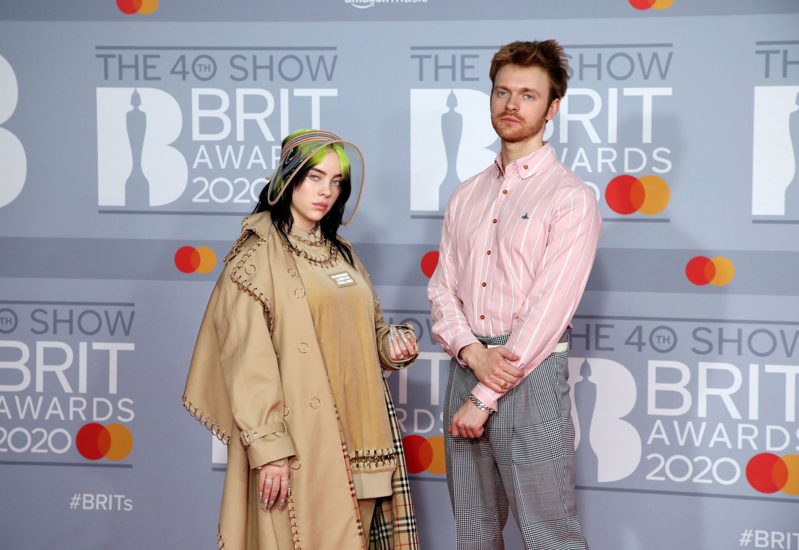 Der Bruder von Popstar Billie Eilish (links), der Musiker Finneas O'Connell, hat sich verlobt. (Archivbild)