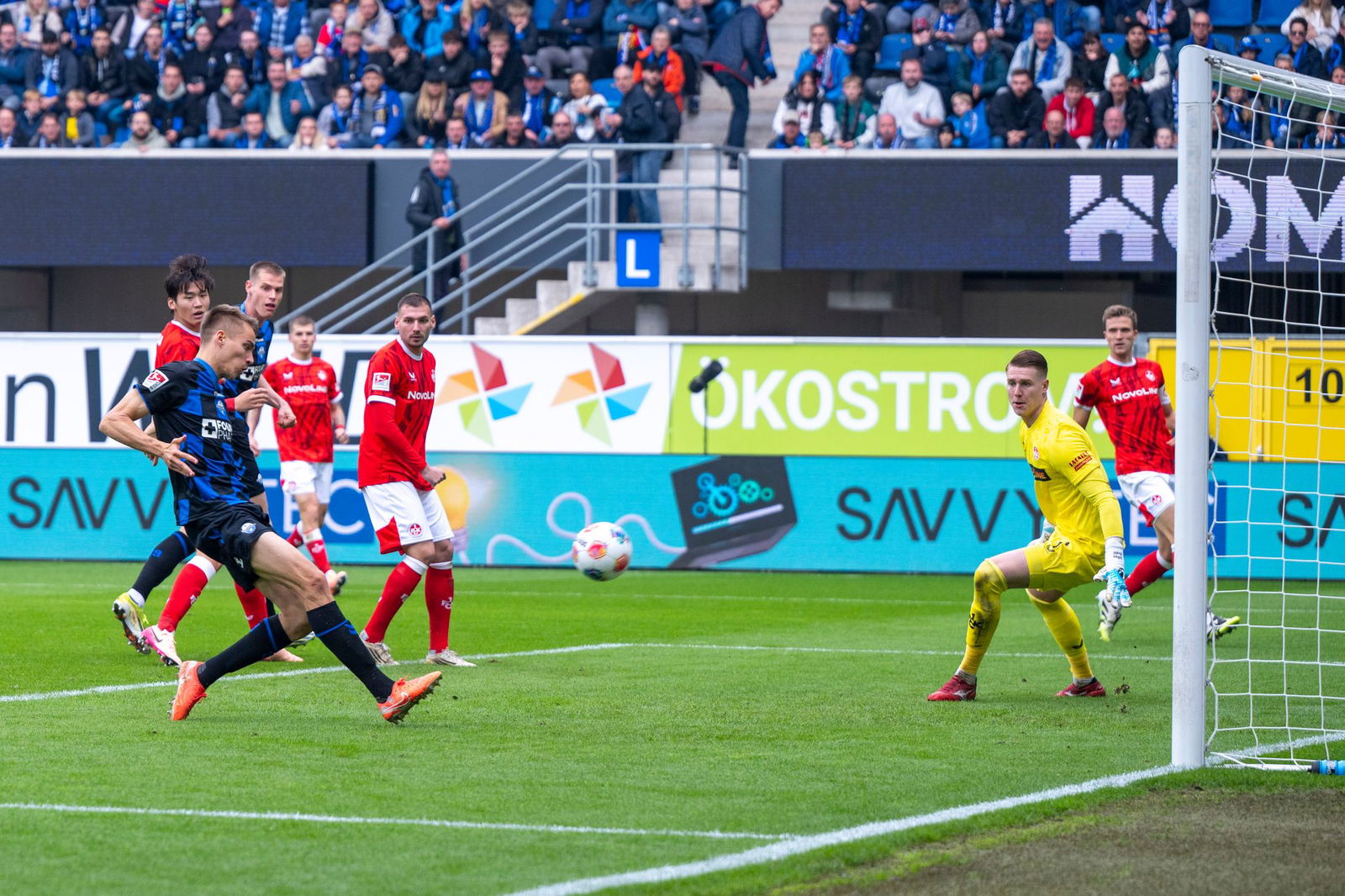 Filip Bilbija erzielt in der 50. Minute die 1:0-Führung für den SC Paderborn.