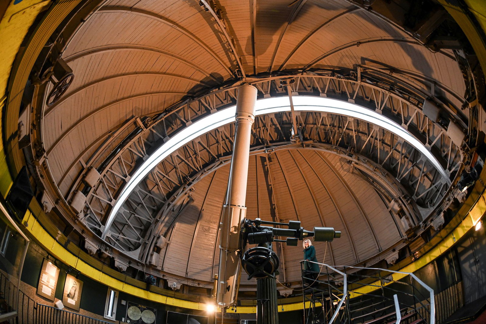 Unter anderem in der Wilhelm-Foerster-Sternwarte in Berlin gibt es angeleitete Live-Beobachtungen. (Archivbild)