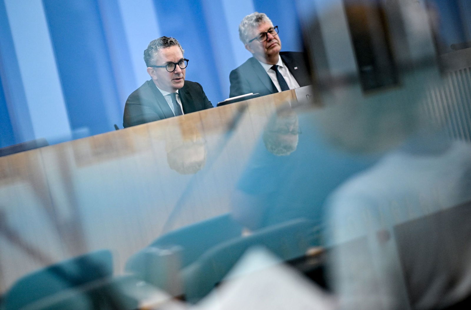 Der Haushalt ist fertig zur Abstimmung im Parlament - doch die Parlamentarier haben schon ganz andere Probleme. 