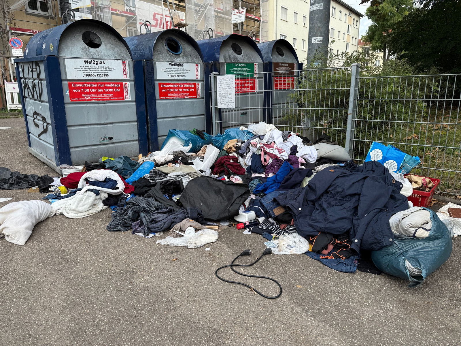Altkleidercontainer fehlen - und das hat Folgen. (Archivbild)