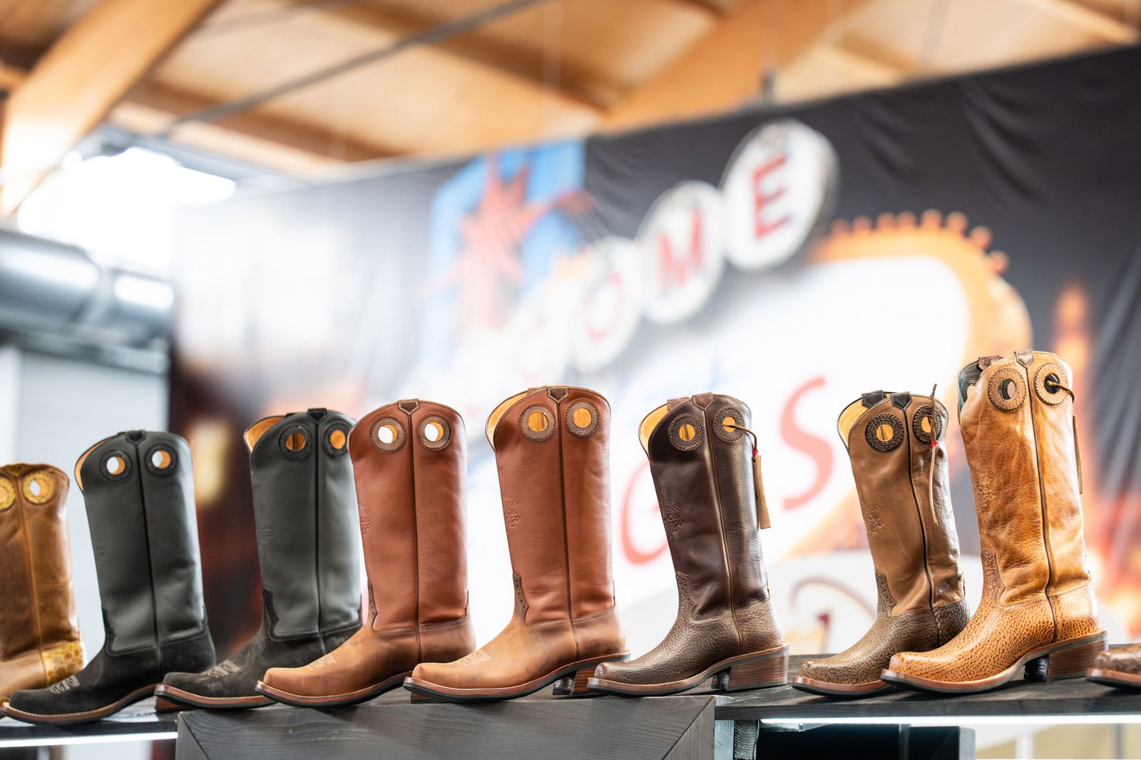 Auf der Messe präsentieren sich mehr als 300 Aussteller aus 16 Nationen. 