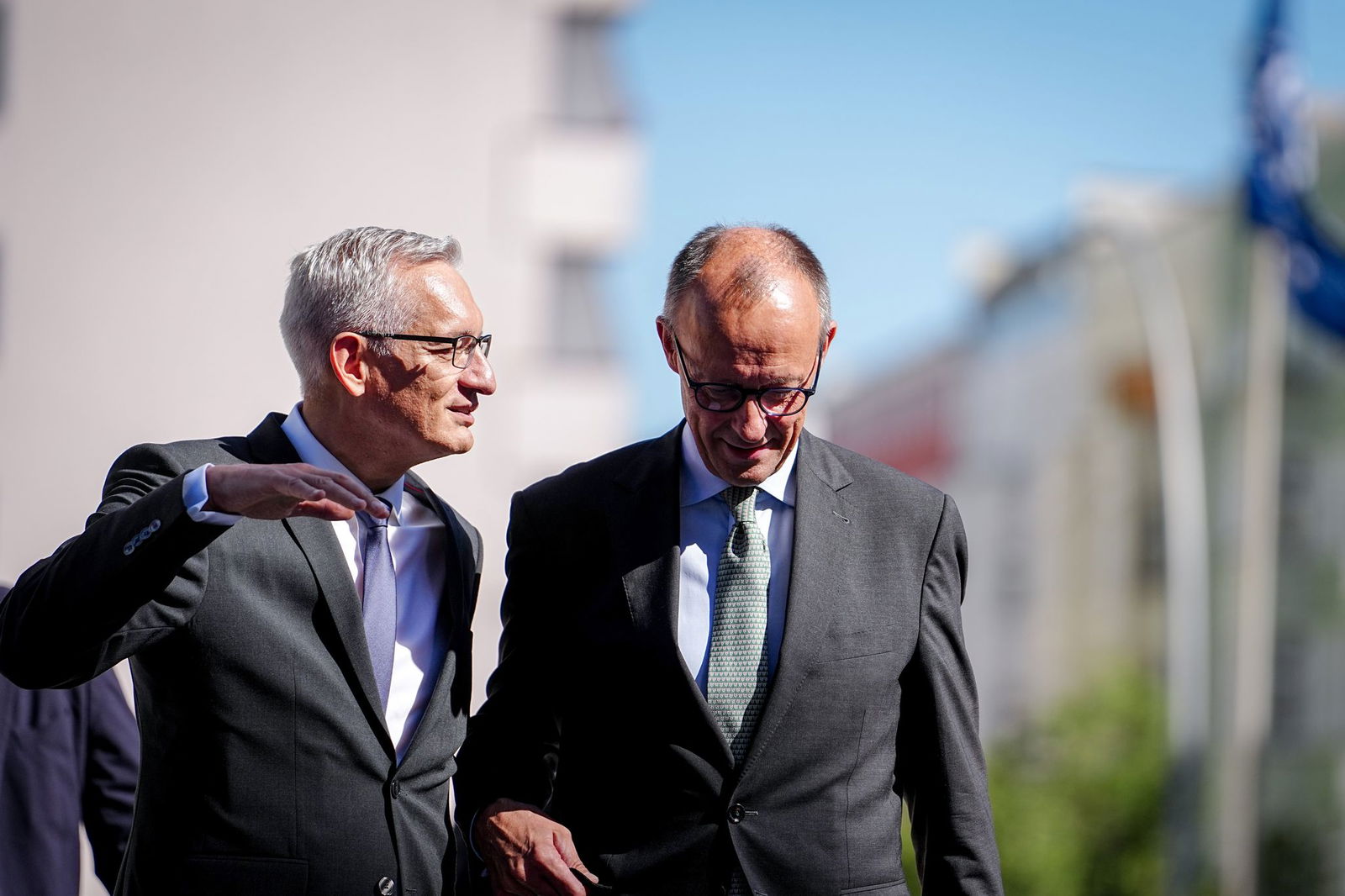 Der bisherige Botschafter in der Ukraine, Martin Jäger, ist neuer Präsident des deutschen Auslandsgeheimdienstes BND. Kanzler Friedrich Merz (CDU) schreibt ihm klare Ziele ins Auftragsbuch.