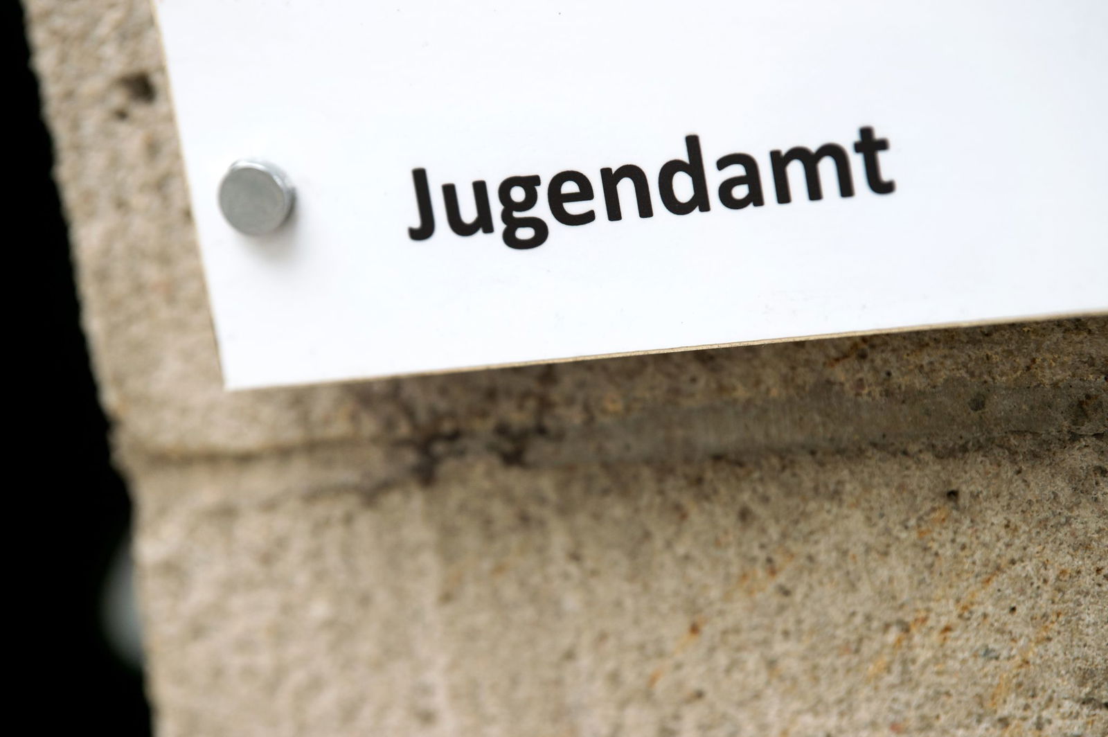 Im Jugendamt könne es zu Konflikten kommen, sagte die Stadt Trier. (Symbolbild)