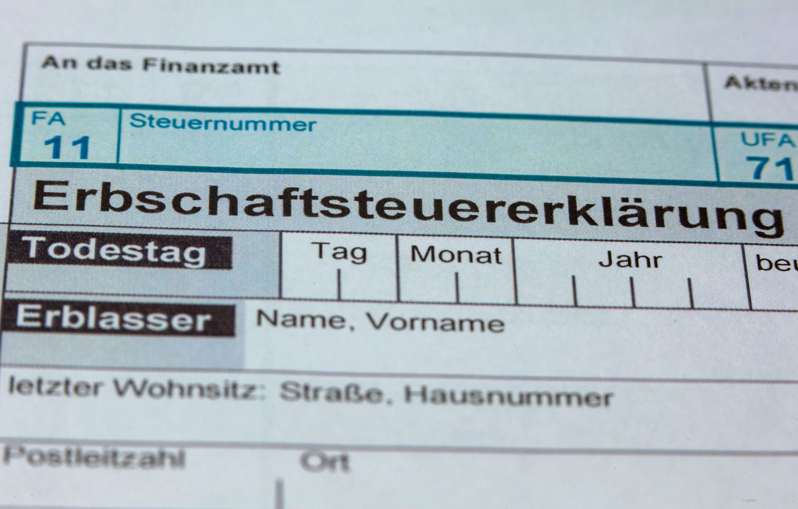 Wer erbt oder Vermögen geschenkt bekommt, muss Steuern zahlen - jedenfalls ab einer Freigrenze. (Symbolbild)