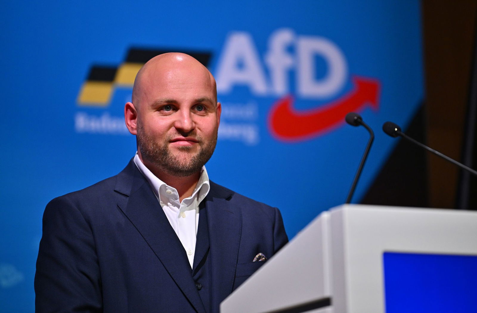 AfD-Landesvorsitzender Markus Frohnmaier. Es gibt großes Interesse an der ausverkauften Veranstaltung. (Archivbild) 