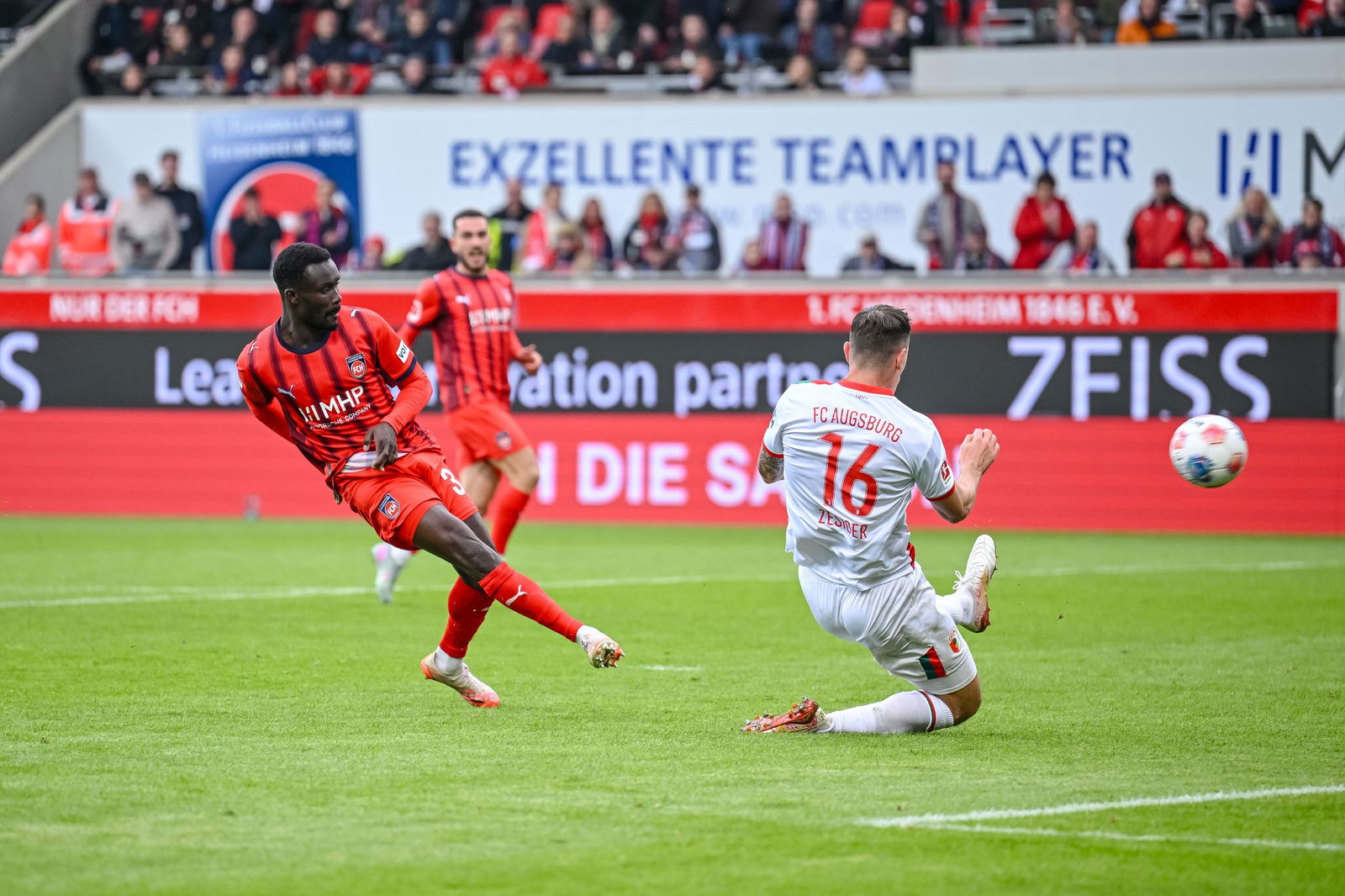 Sirlord Conteh trifft zum 2:0.