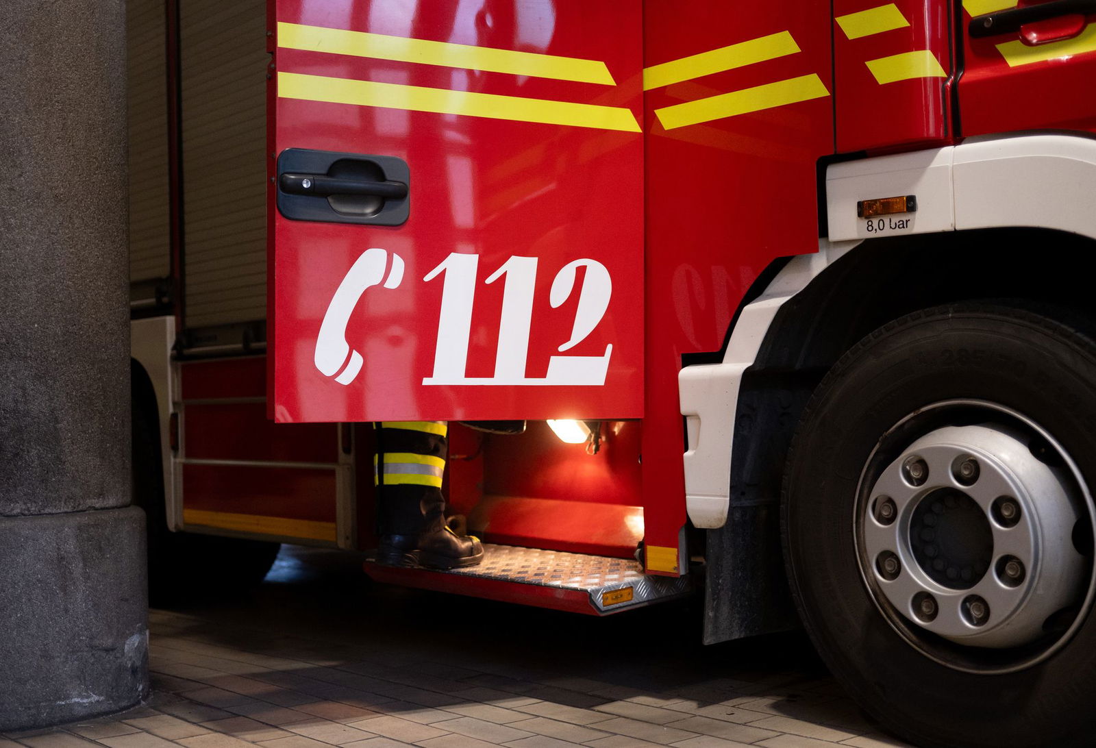 Am späten Abend war die Feuerwehr nach dem Kellerbrand noch am Lüften. (Symbolbild)