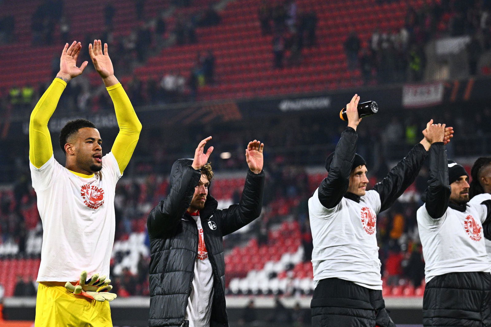 SC-Torhüter Noah Atubolu (l.) musste nur am Schluss einmal hinter sich greifen.