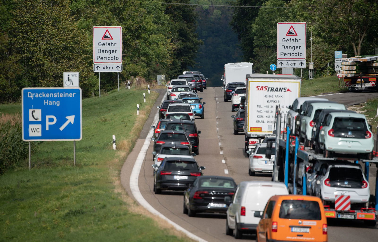 Für die Jahre 2026 bis 2029 fehlen dem Bund rund 15 Milliarden Euro, um Bundesfernstraßen wie geplant zu modernisieren oder neu zu bauen. (Archivbild)