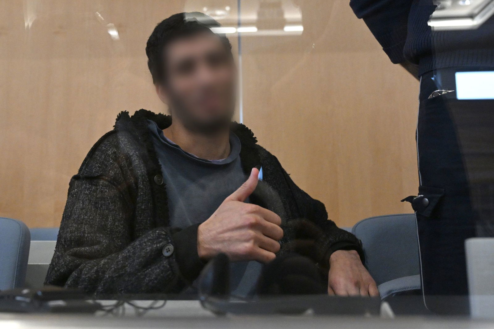 Issa al Hasan hatte bereits zu Prozessbeginn gestanden, den Messerangriff begangen zu haben. 