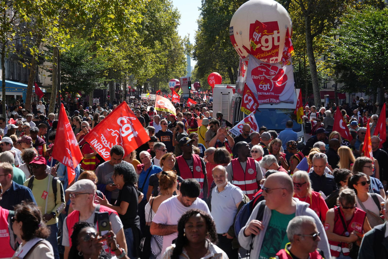 In zahlreichen Städten Frankreichs haben Menschen protestiert.
