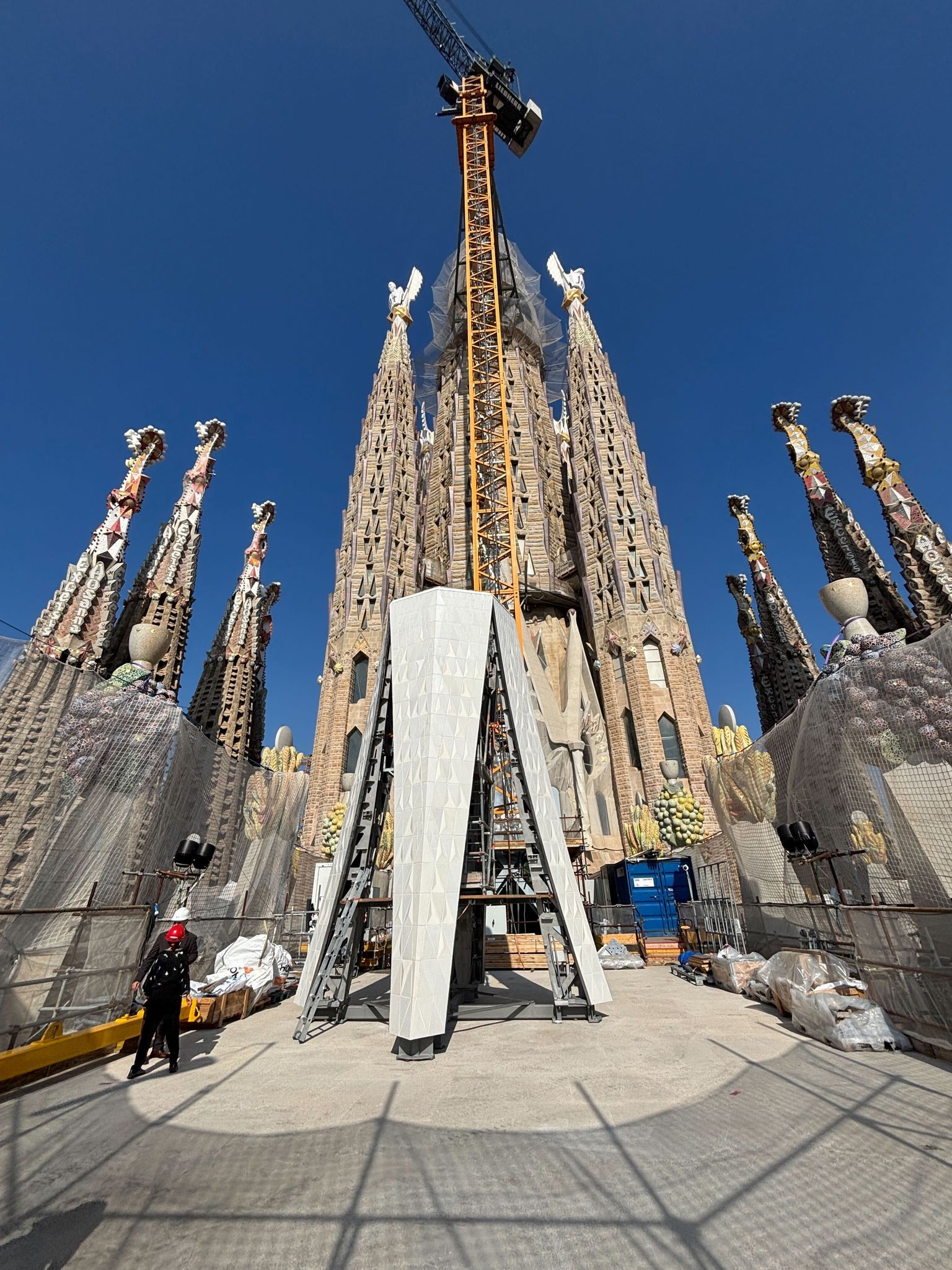 Der Aufbau des in Deutschland gebauten Kreuzes auf dem Hauptturm der Sagrada Familia, dem Jesus-Turm, soll in Kürze beginnen.