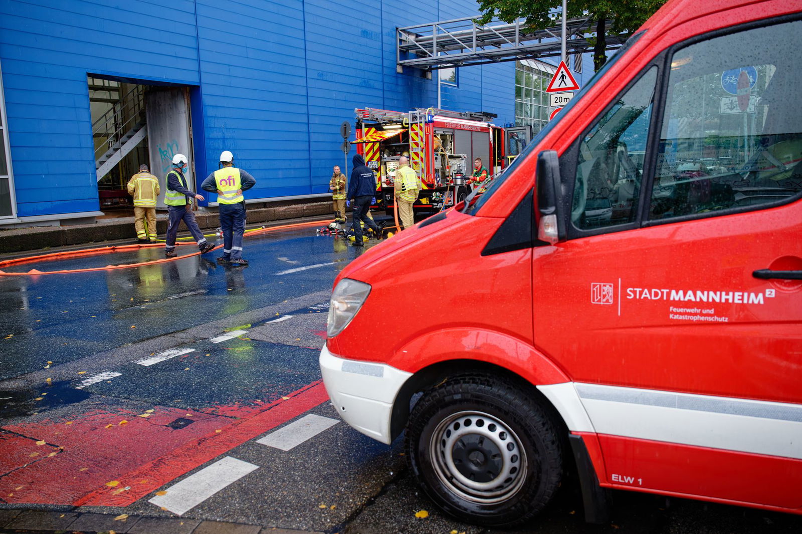 Bei dem Brand wurde niemand verletzt. Die Schadenshöhe ist laut Feuerwehr noch unklar. 