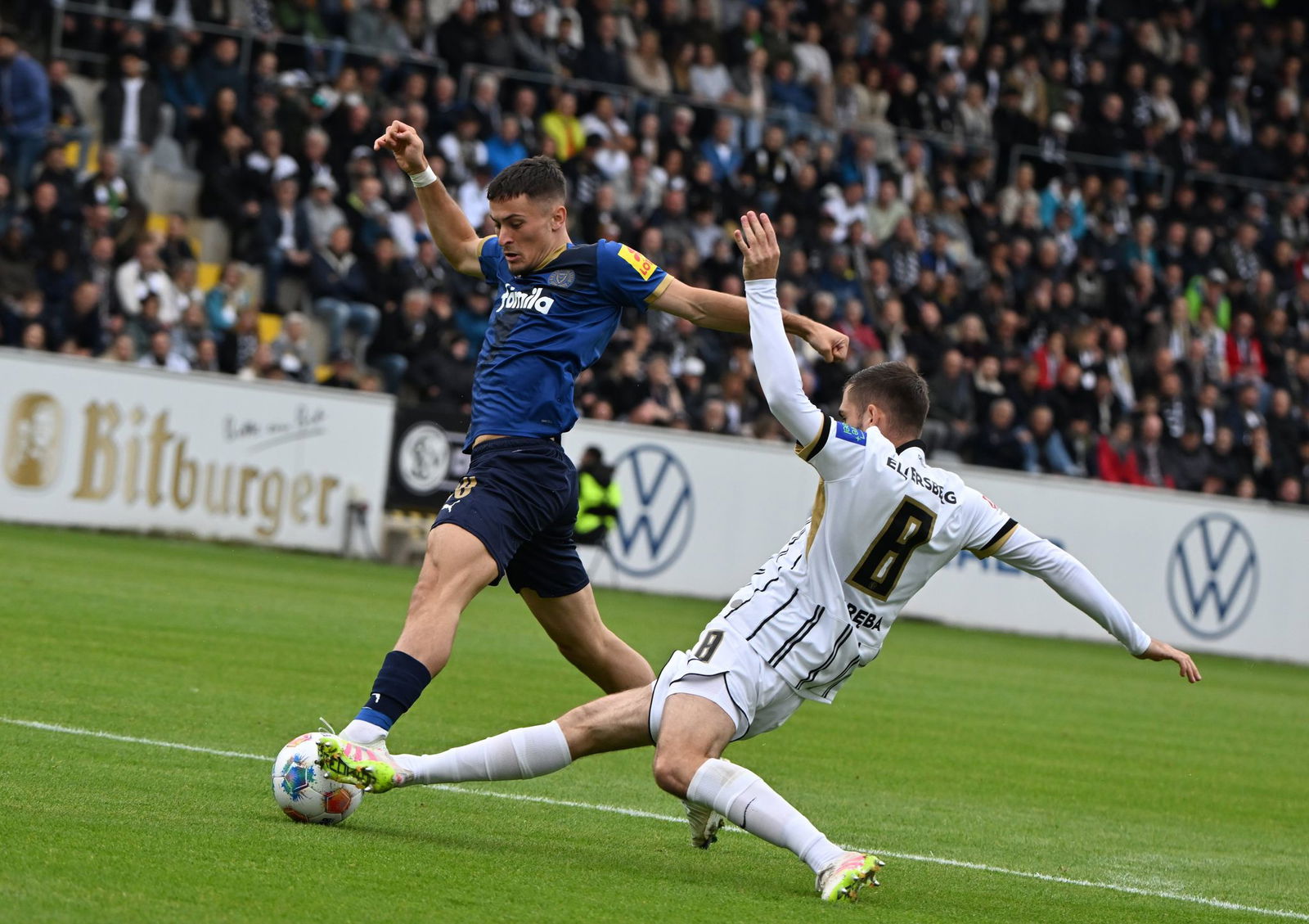 Elversberg feiert gegen Kiel einen späten Sieg.