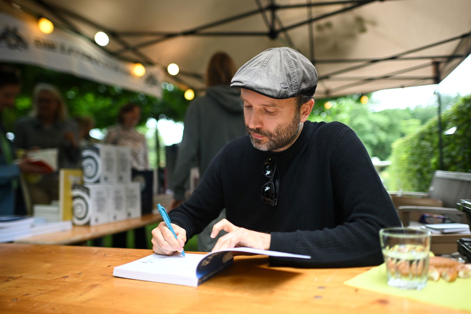 Als Kind lernte Marc-Uwe Kling über Geld, dass es meist knapp war, wie der Autor es heute schildert. (Archivbild)  