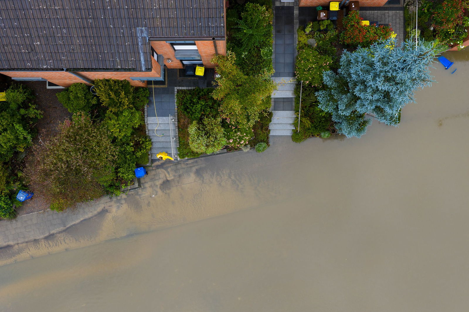 Am Niederrhein verwandelten sich Straßen in Wasserlandschaften. 