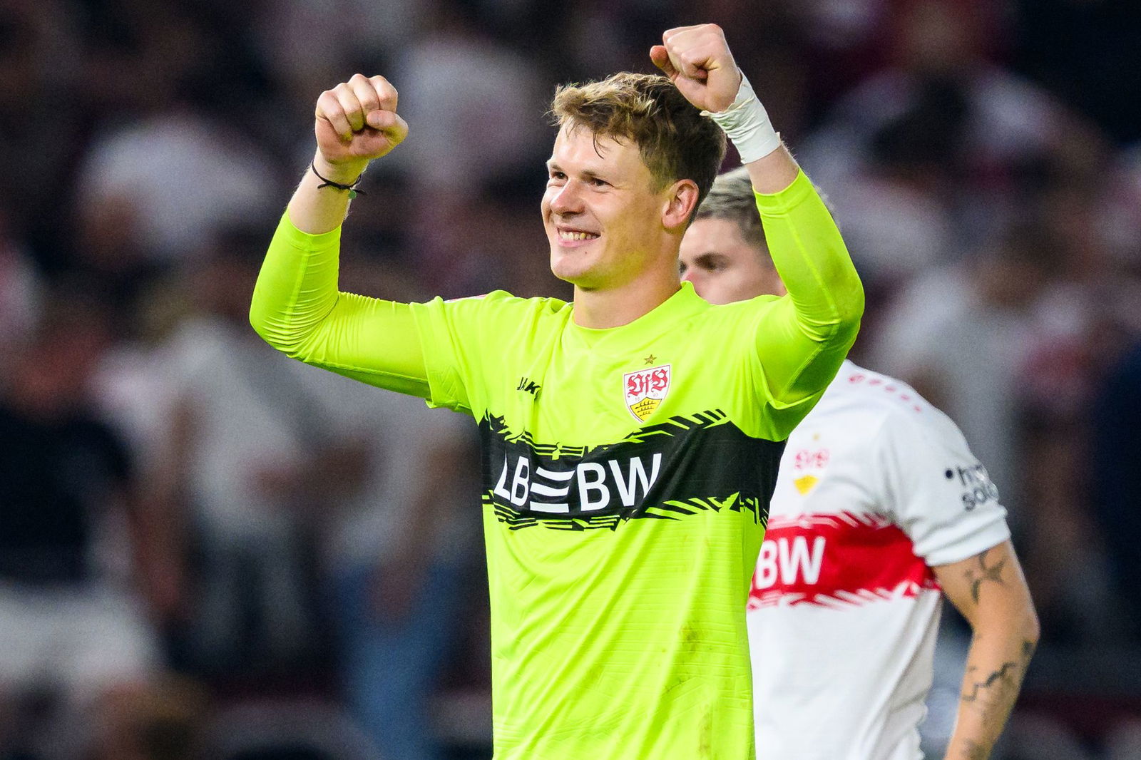 Nachdem er in der vergangenen Woche über das 2:0 gegen den FC St. Pauli jubeln durfte, freute sich Alexander Nübel nun über den Erfolg in der Europa League.