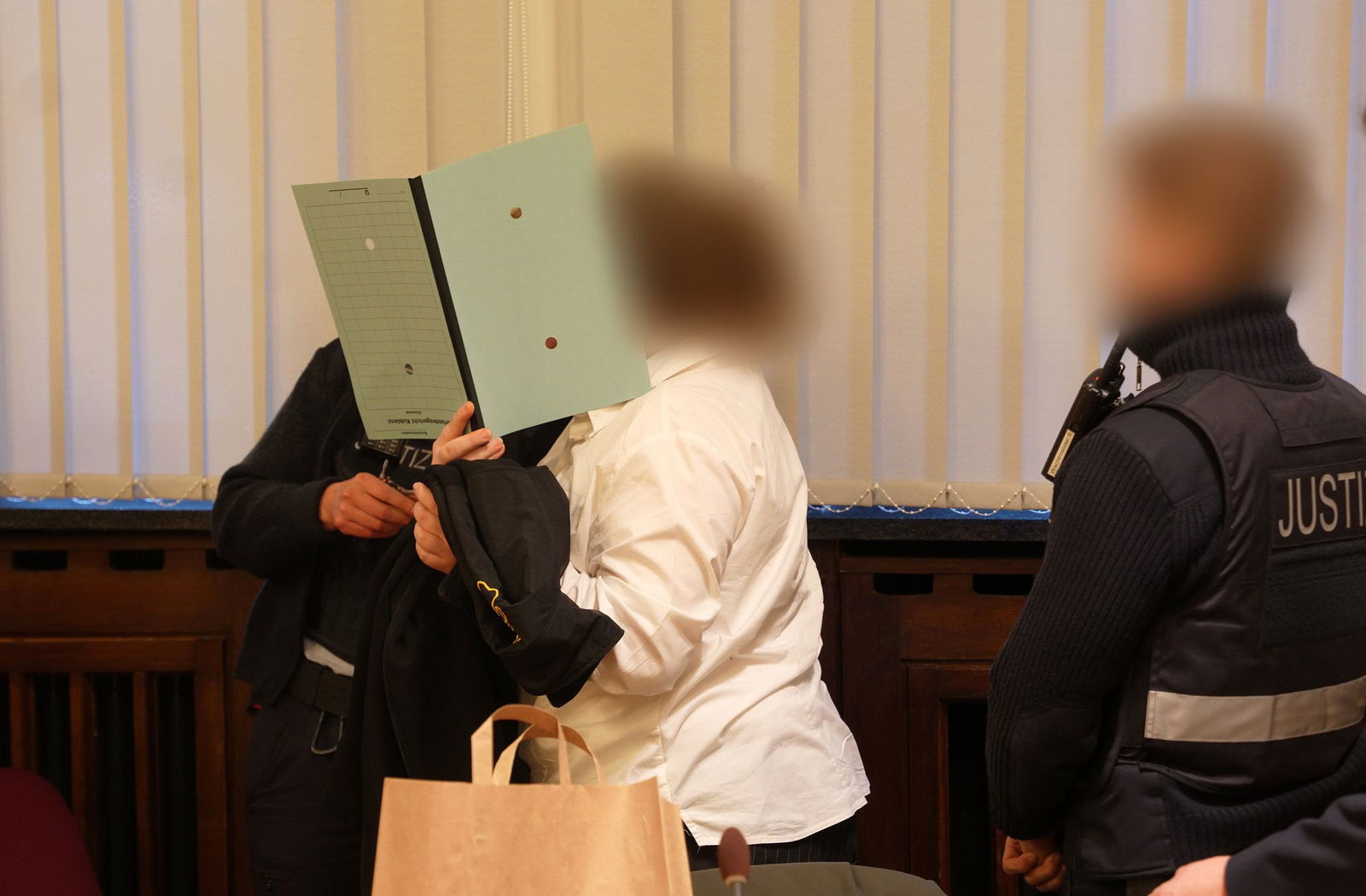 Die Gesamtstrafe der Frau muss neu verhandelt werden. (Archivbild)