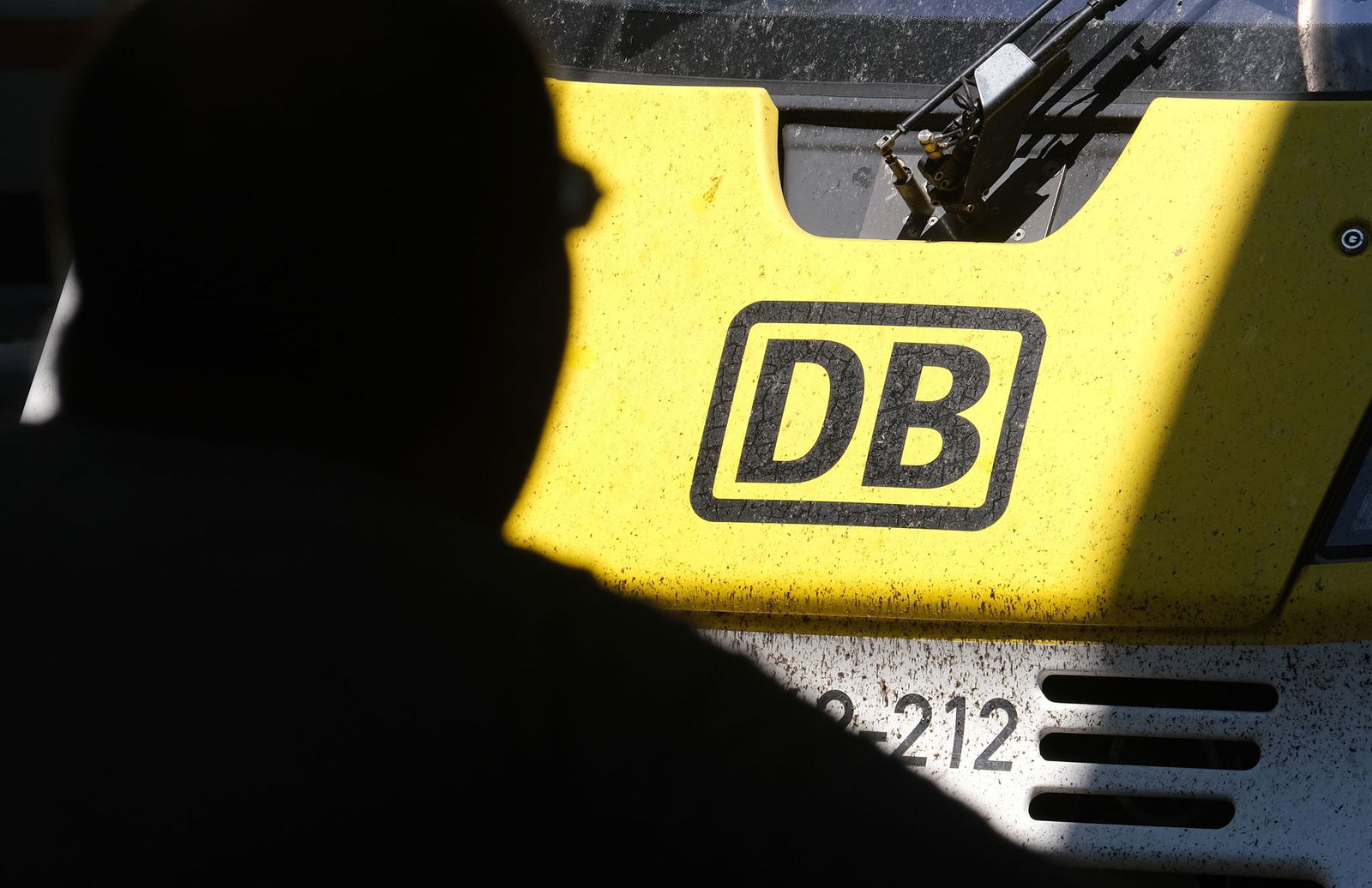 Fahrgäste müssen im Südwesten auf einigen Bahnstrecken mit Einschränkungen rechnen. (Foto-Illustration)