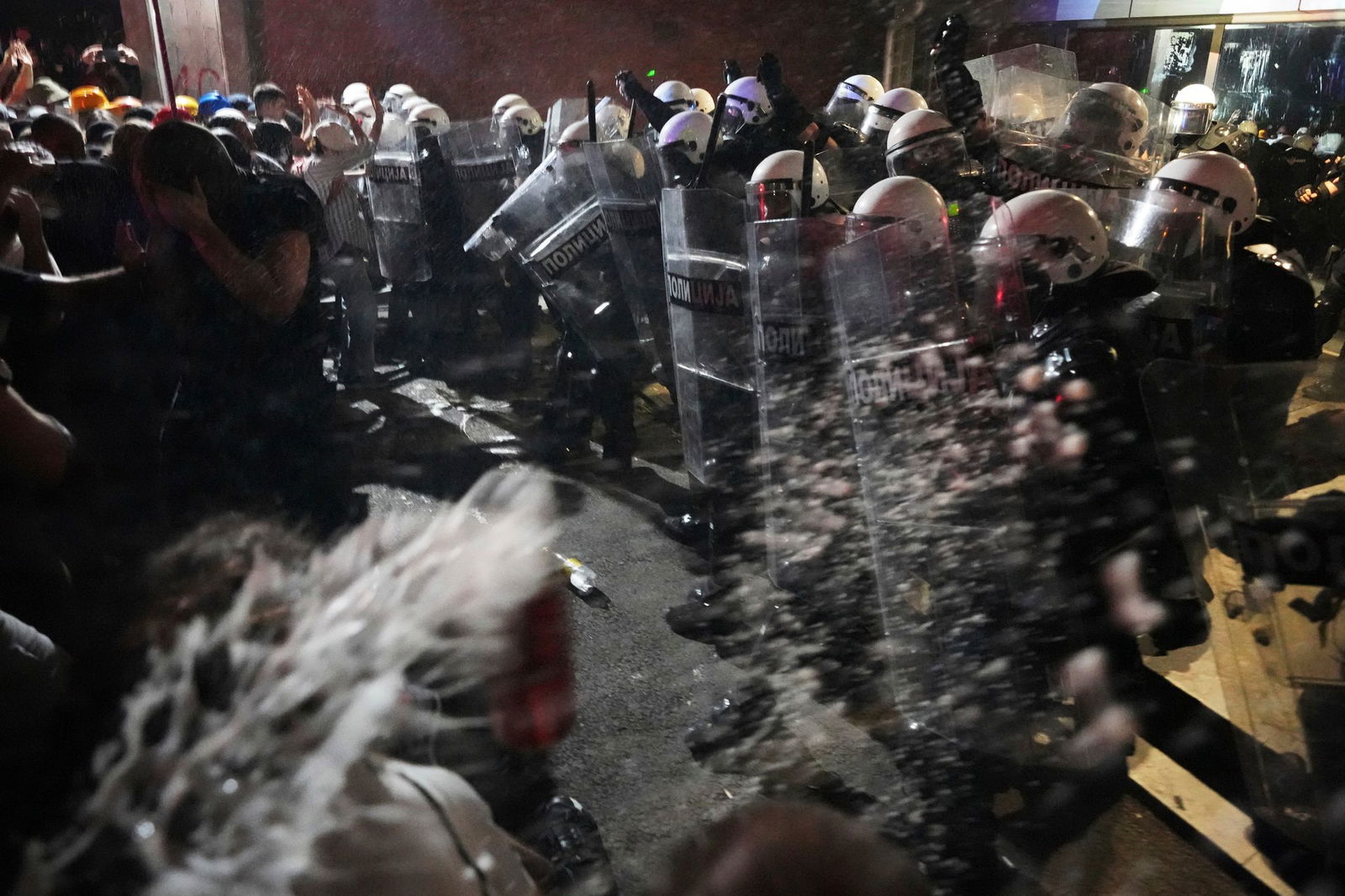 Die serbische Polizei ging am Campus der Uni Novi Sad mit großer Härte gegen demonstrierende Bürger vor. (Archivbild)