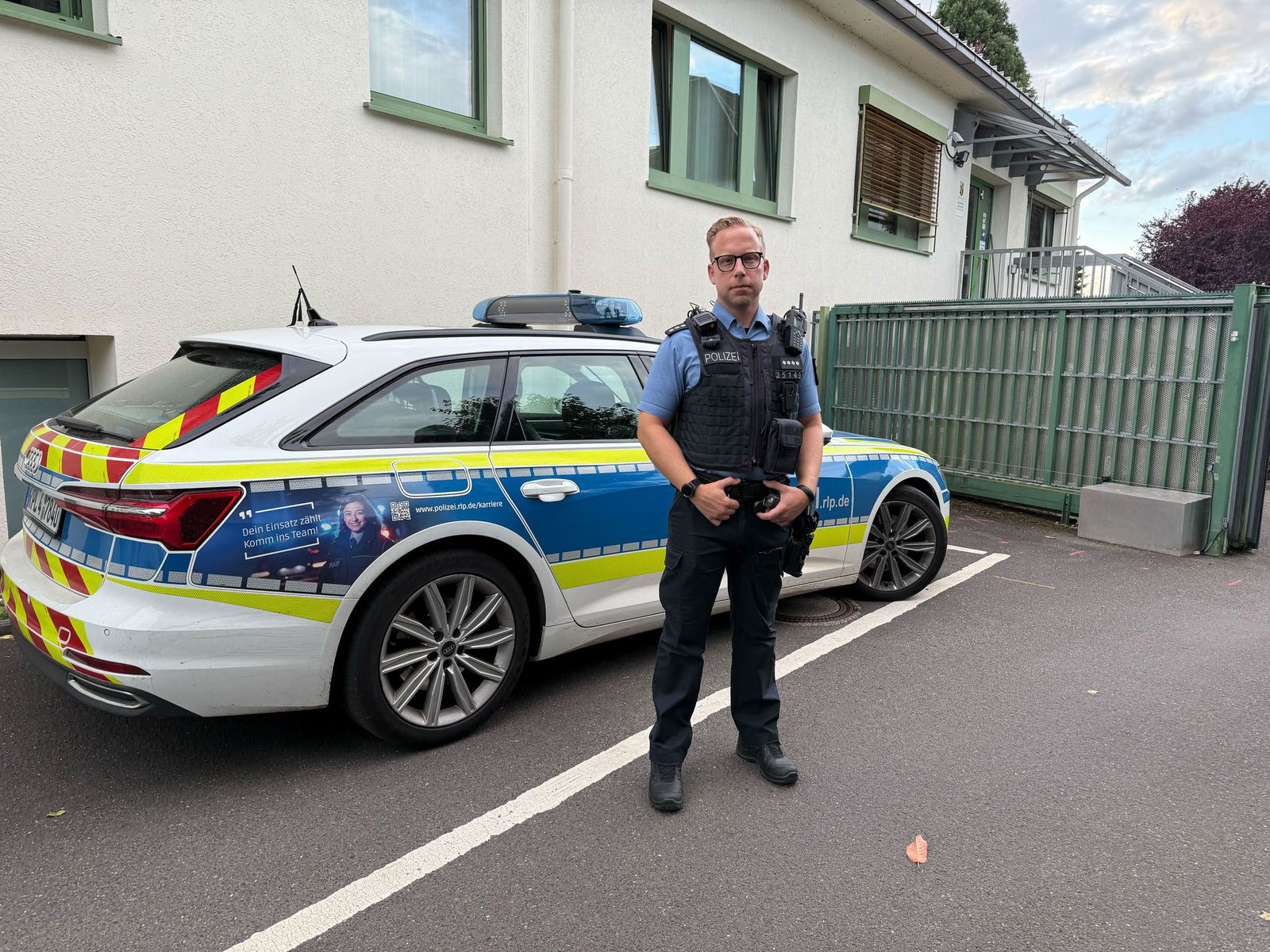 Polizeihauptkommissar Sami Nettersheim macht den Beruf trotz allem gerne.