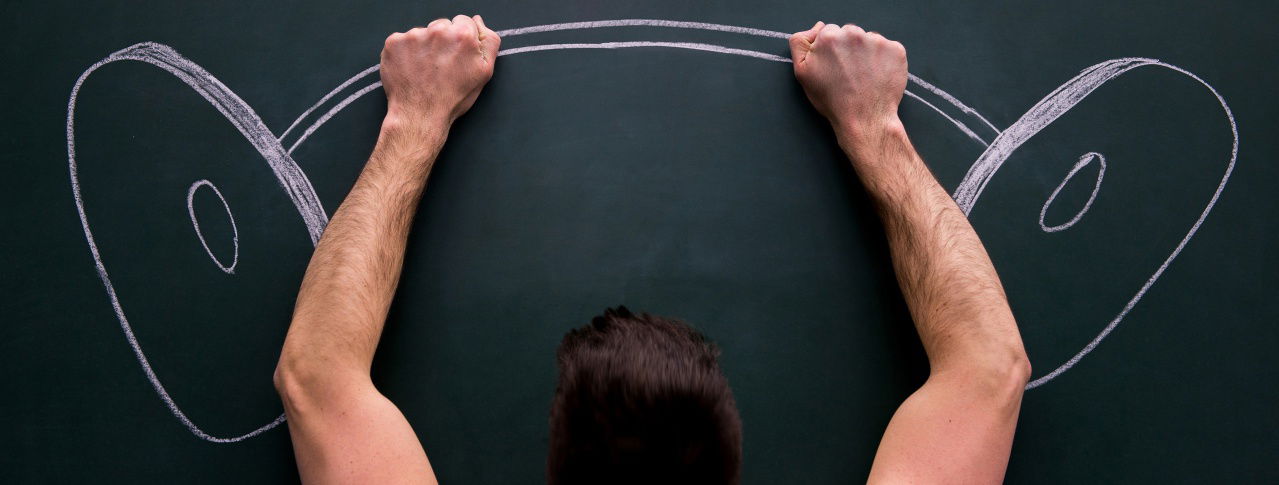 Mann hängt an einer gemalten Handel 