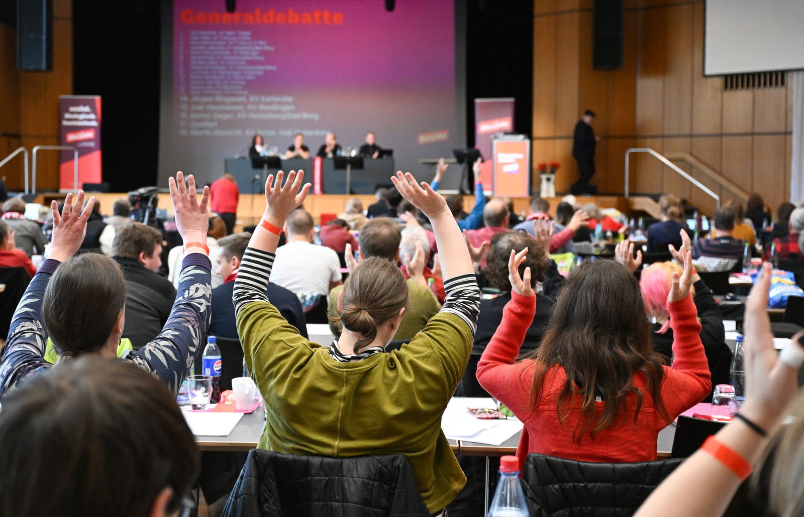 Hände schütteln statt Beifall klatschen: Der Landesverband gibt sich achtsam.
