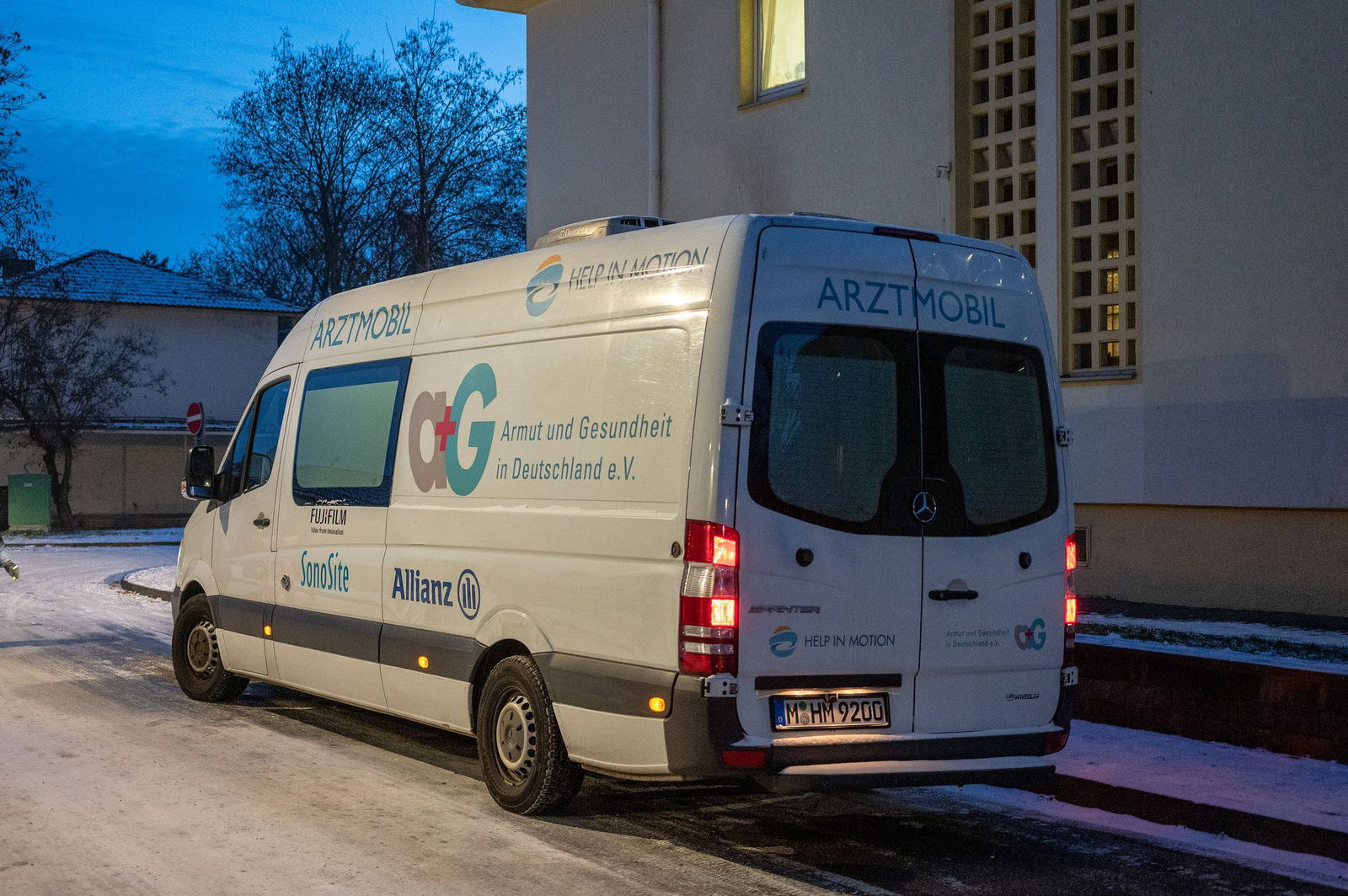 Mit dem Arztmobil behandelt der Verein Armut und Gesundheit in Mainz Obdachlose. (Archivbild)
