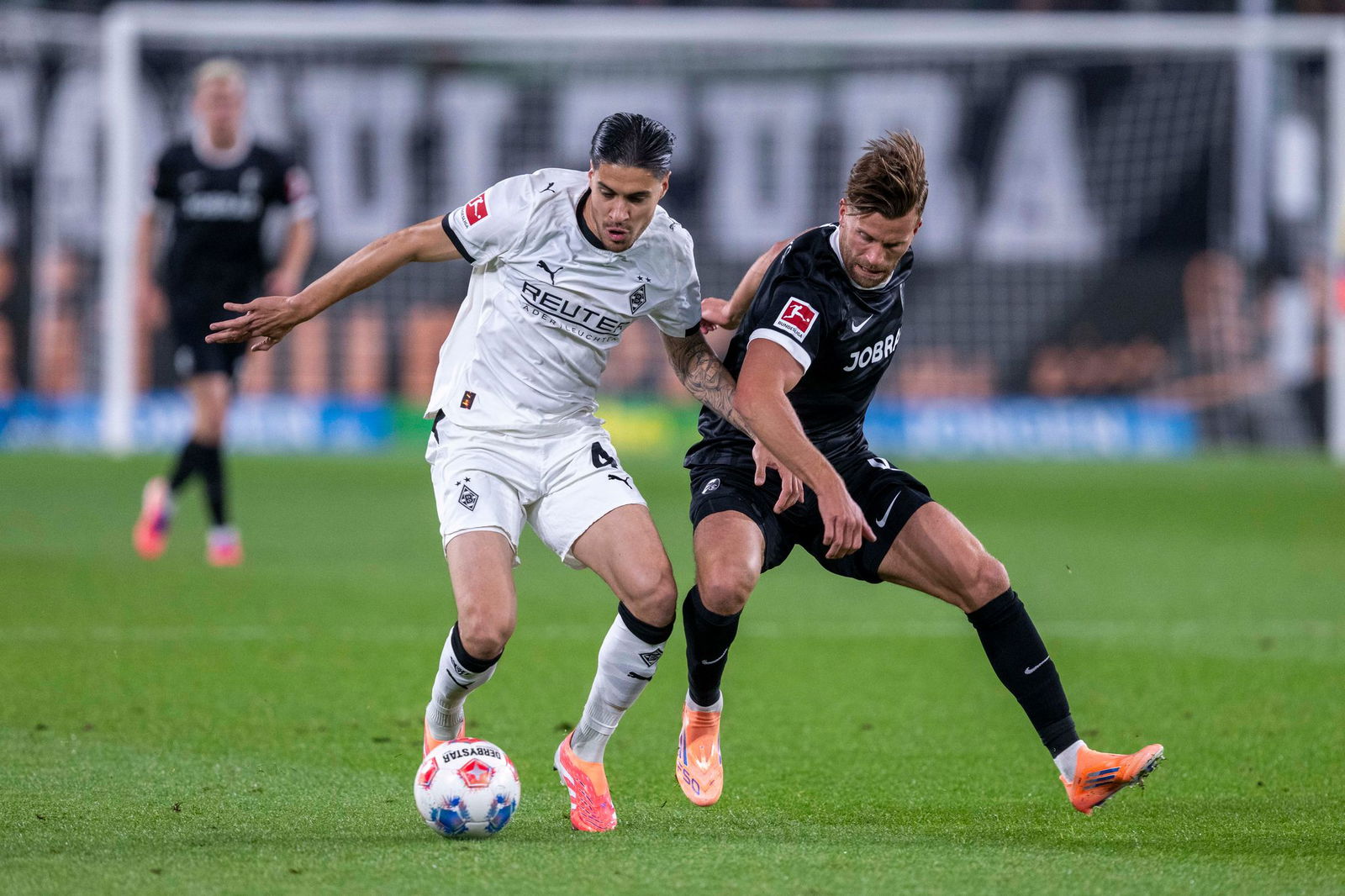 Gladbach und Freiburg lieferten sich packende Zweikämpfe.