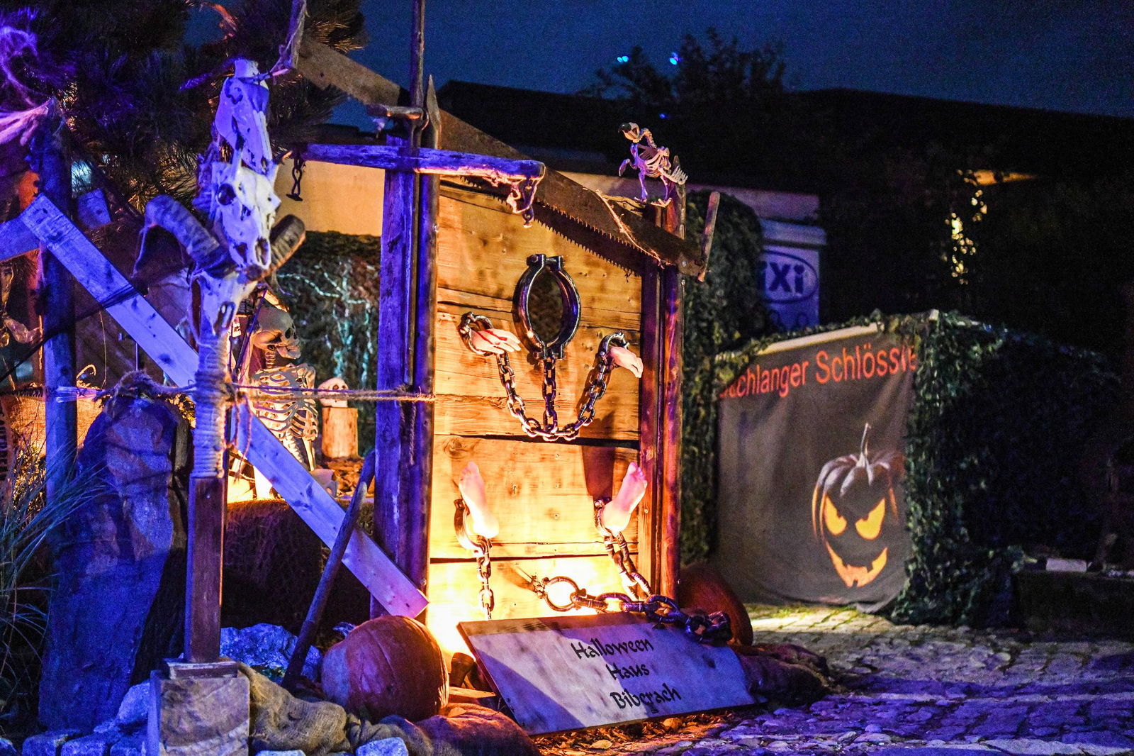 Licht, Nebel, Schreie: Das Halloween-Haus in Biberach zieht Tausende an.