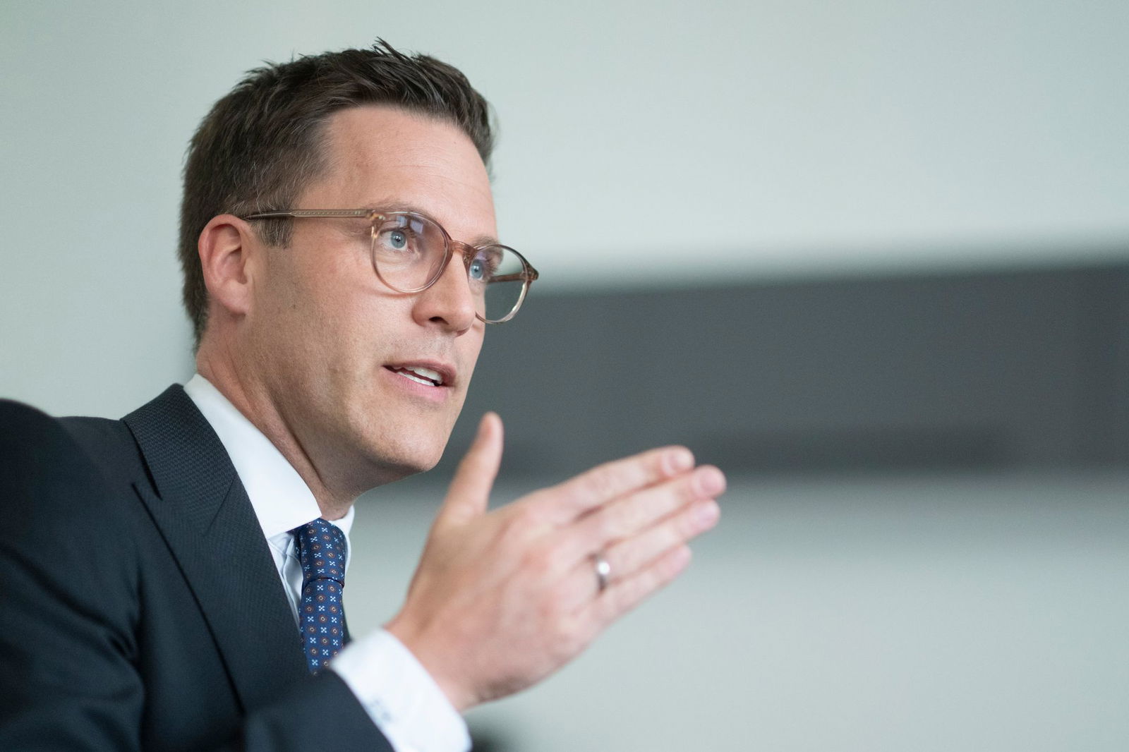 Hagel ist dafür, Soldatinnen und Soldaten wieder in die Schulen zu holen. (Archivbild) 