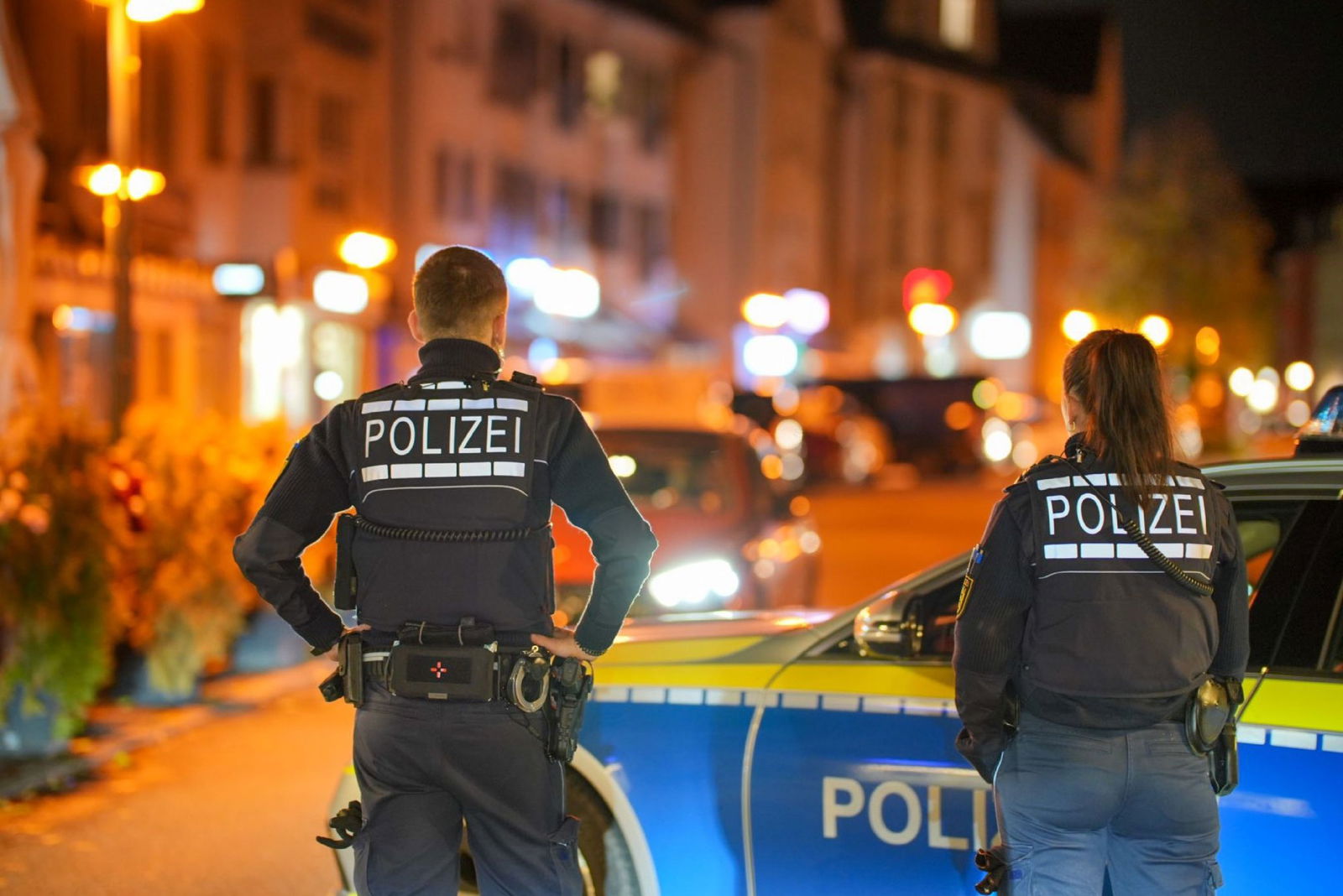 Die Polizei fahndet nach dem Täter. 