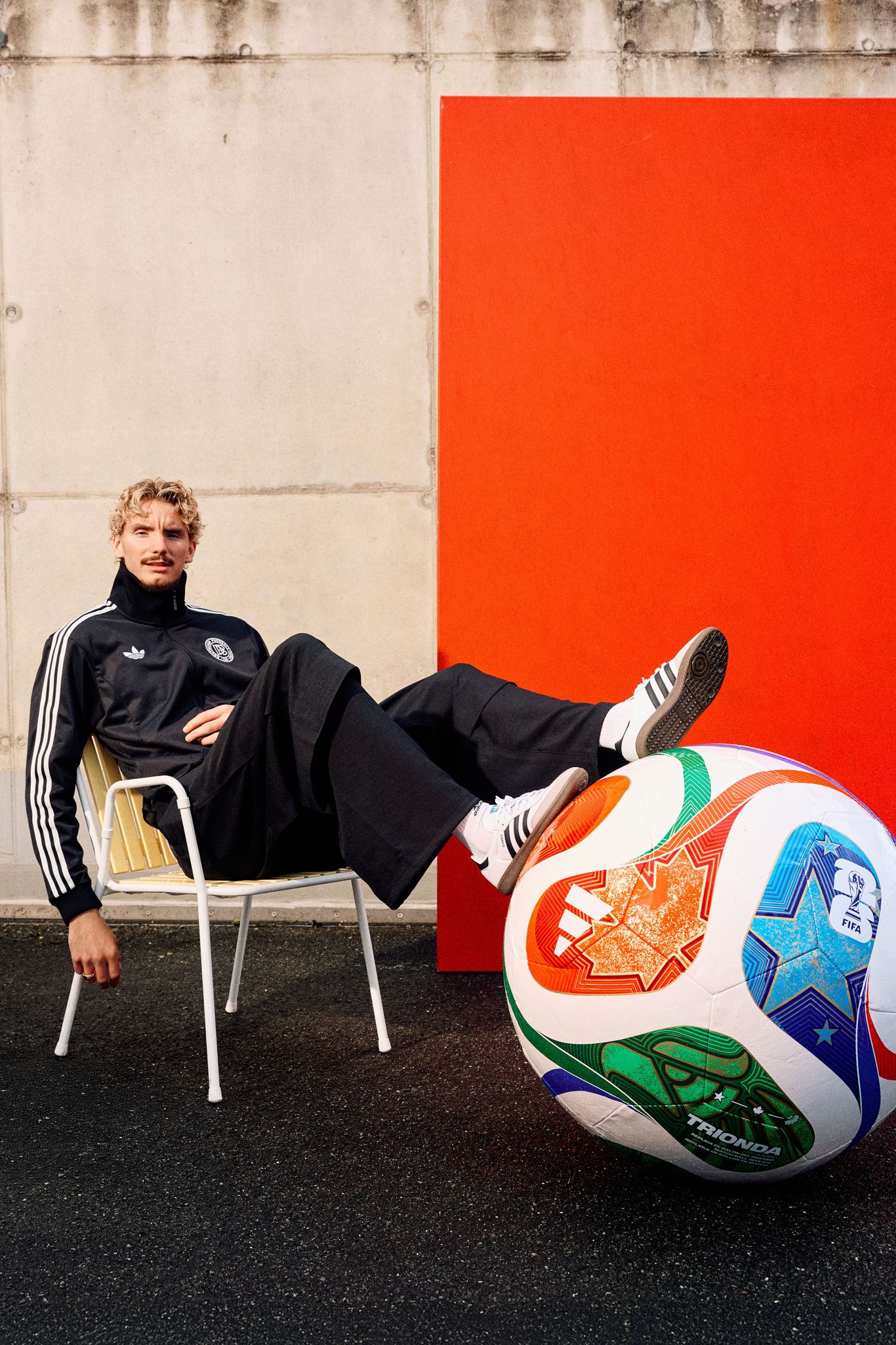 Nick Woltemade hofft auf eine starke WM mit dem neuen Spielball.