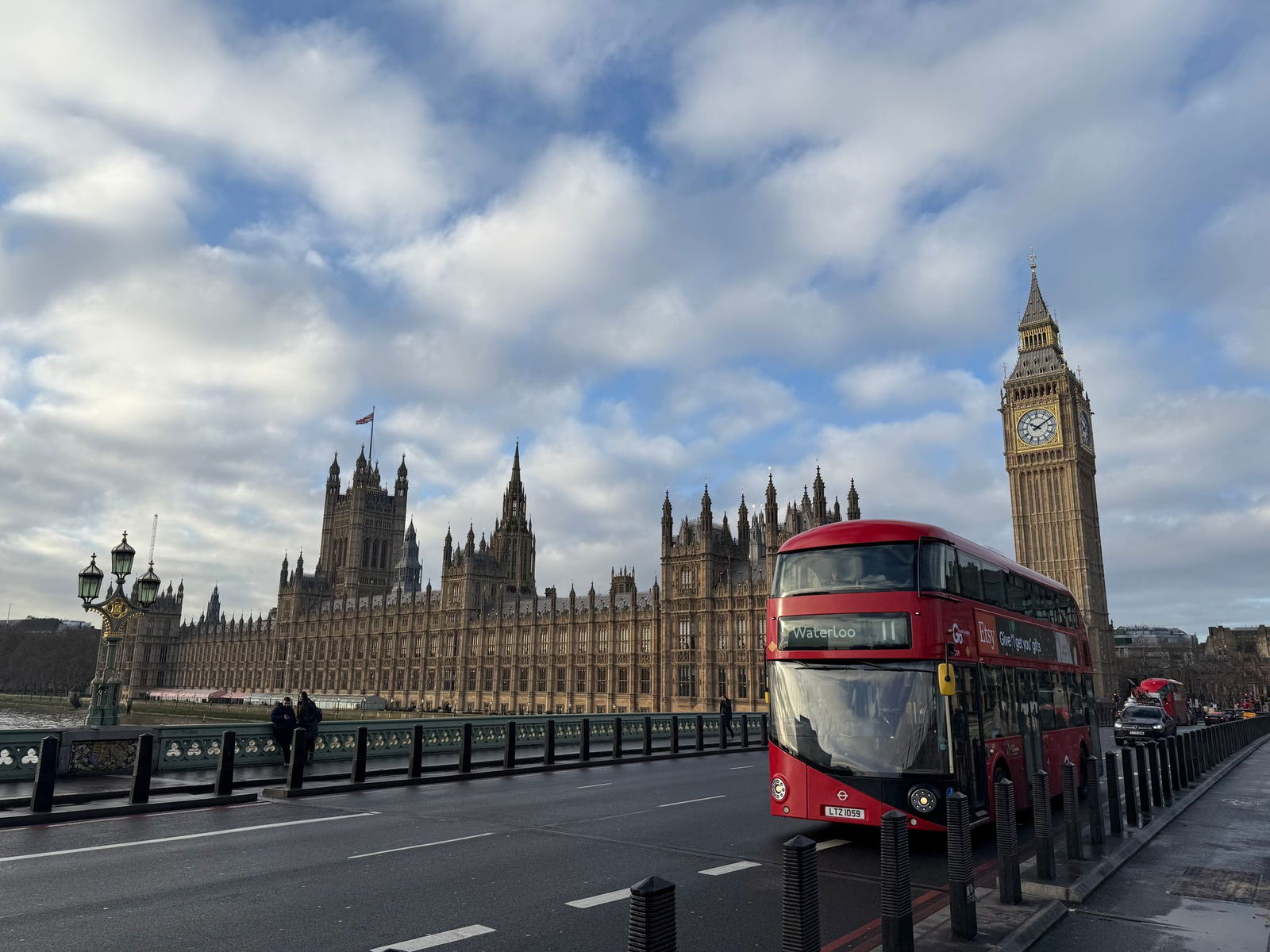Im britischen Parlament soll es zunächst keine Debatte über die Verwicklung von Prinz Andrew in den Missbrauchsskandal um den verstorbenen US-Multimillionär Jeffrey Epstein geben. (Symbolbild)