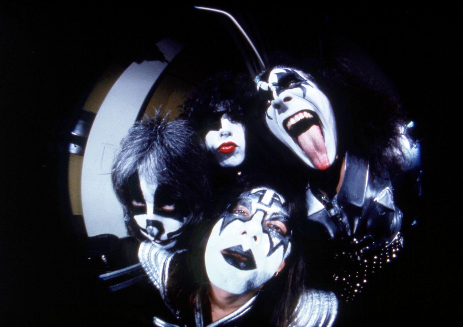 Kiss machte mit wildem Make-up, spektakulären Kostümen und theatralischen Live-Shows Furore. (Archivbild)