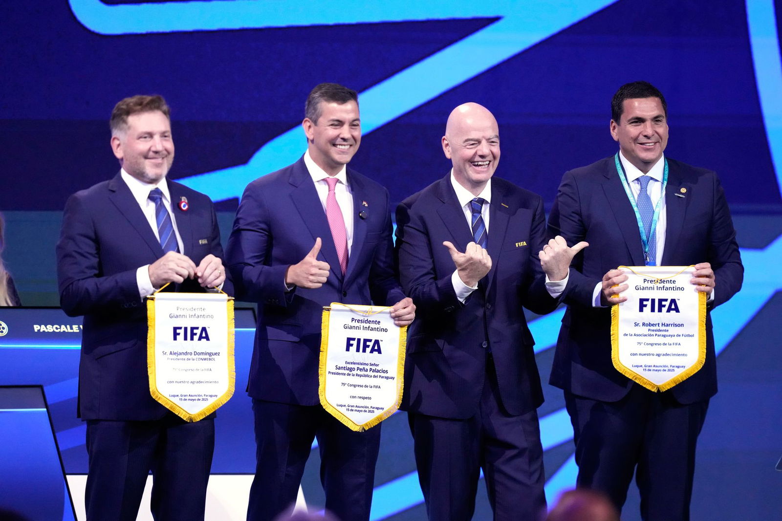 Gianni Infantino (2. von rechts) mit den Verbandsbossen der WM-Gastgeber Südamerikas