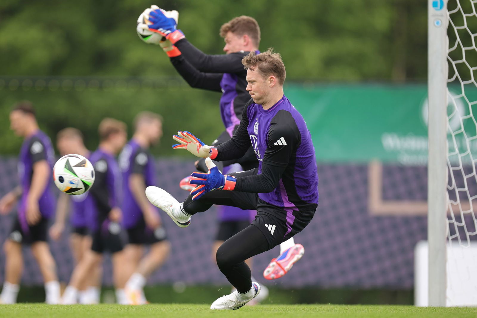 Was wird aus Manuel Neuer (vorne)? Was aus Alexander Nübel?