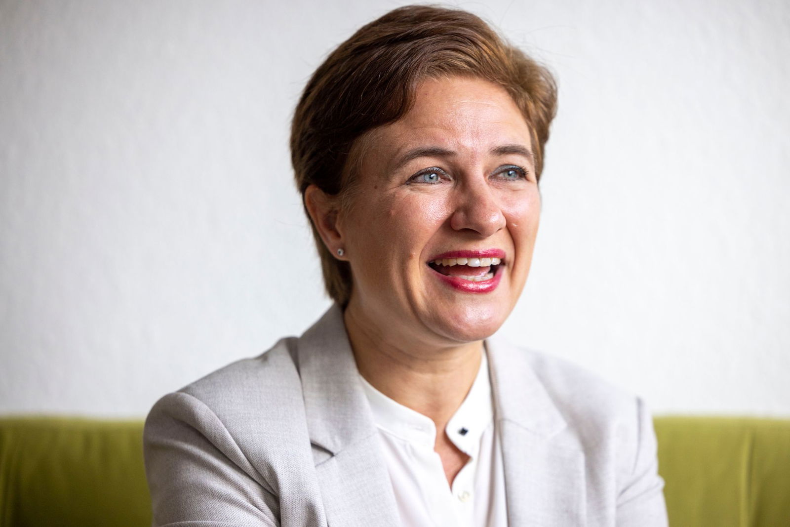 Die neue Chefin des Deutschen Weininstituts, Melanie Broyé-Engelkes, will der Branche aus der Krise helfen.