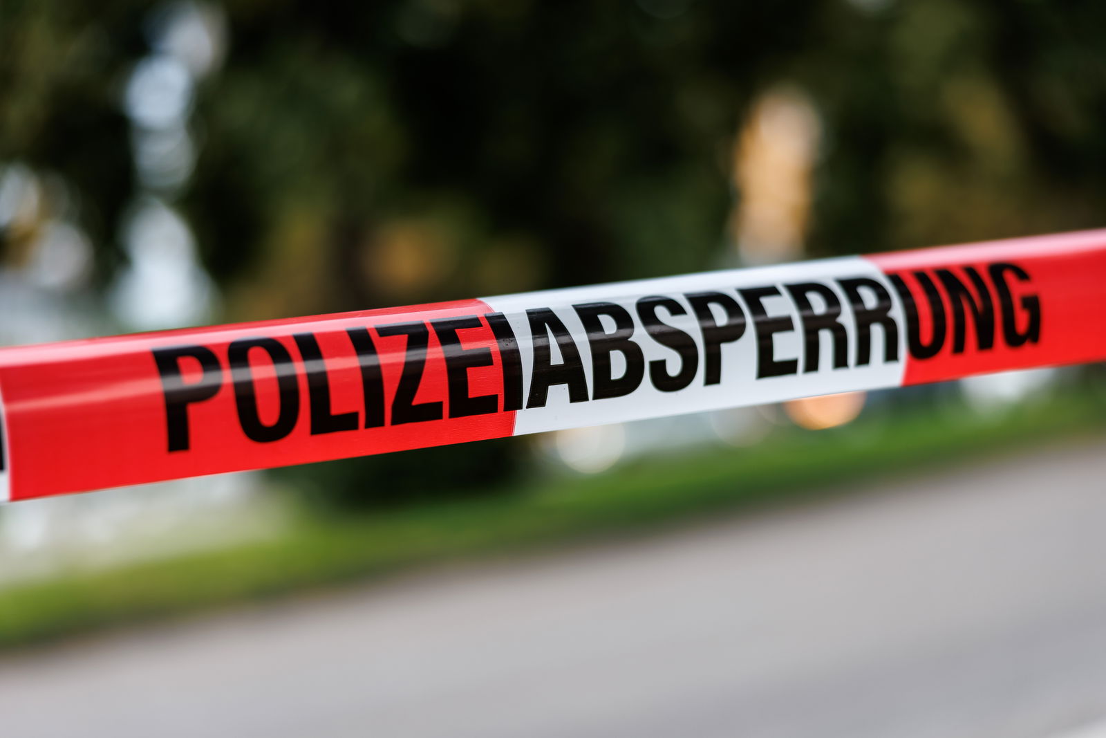 Flatterband mit Aufschrift Polizeiabsperrung